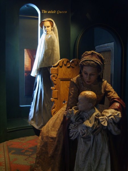 maryqueenofscotslookingatherselfasachild.jpg