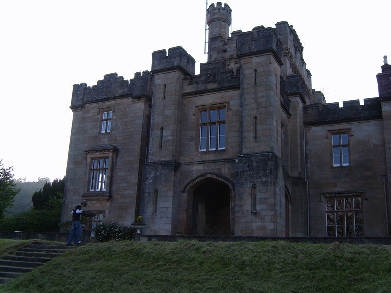 frontofminardcastle.jpg